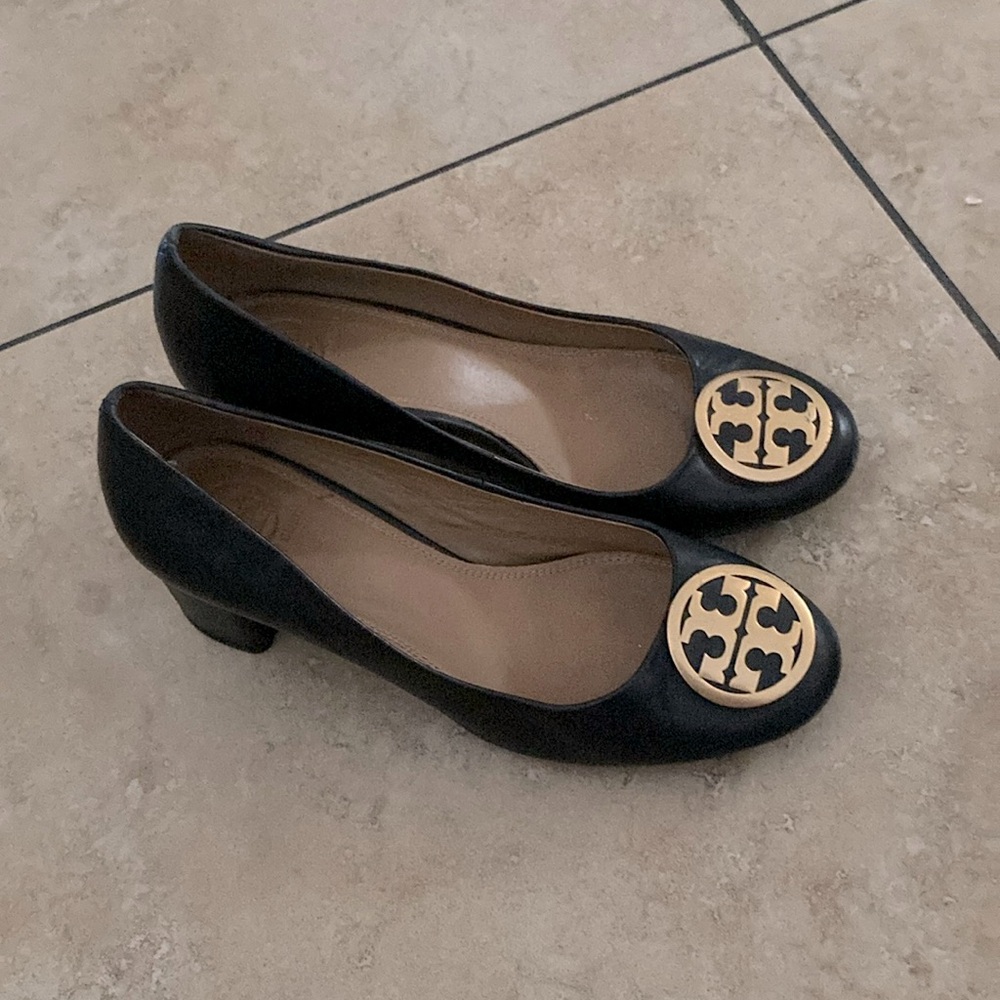 Tory Barch black leather shoes